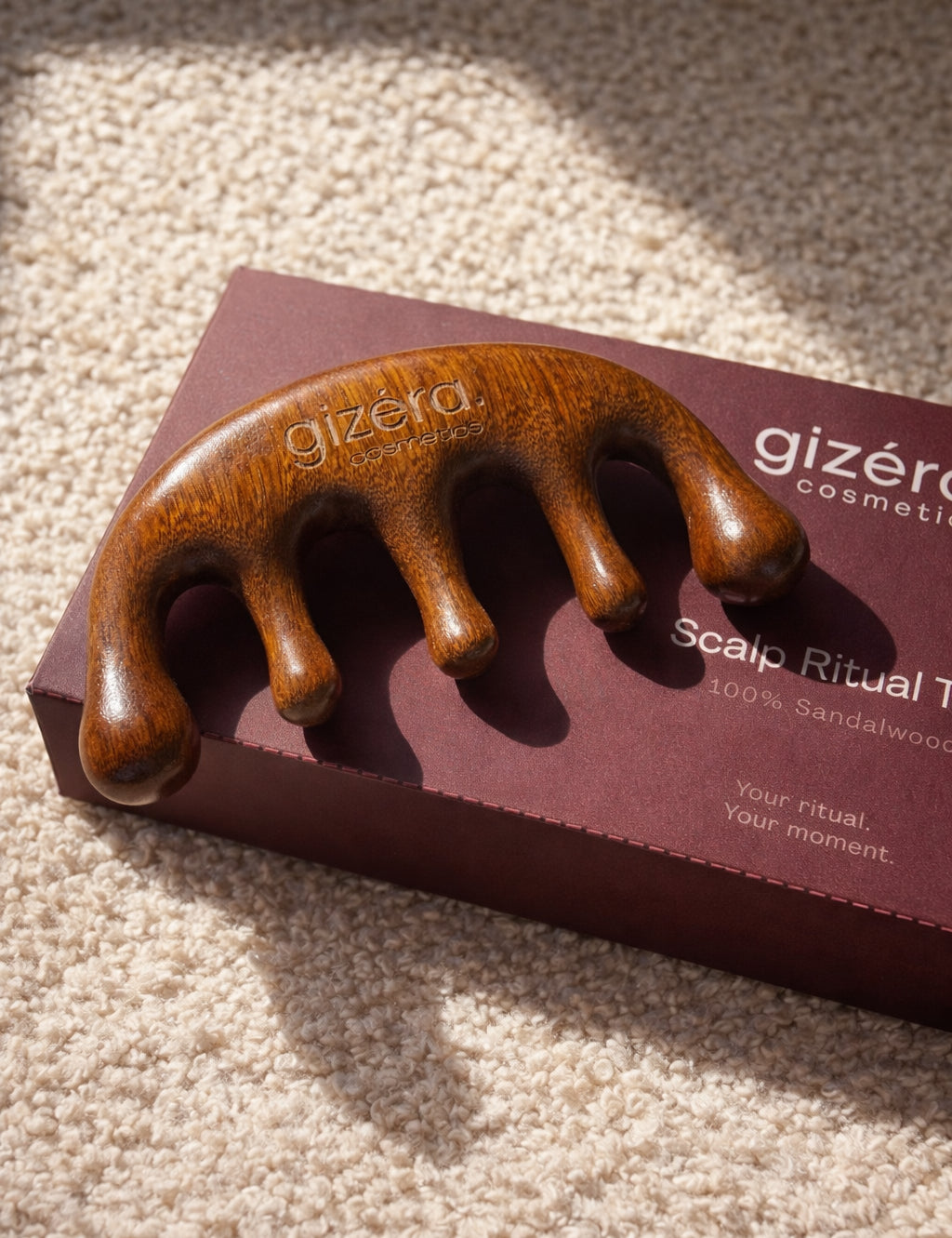 Gizera Cosmetics Scalp Ritual Tool aus Sandelholz