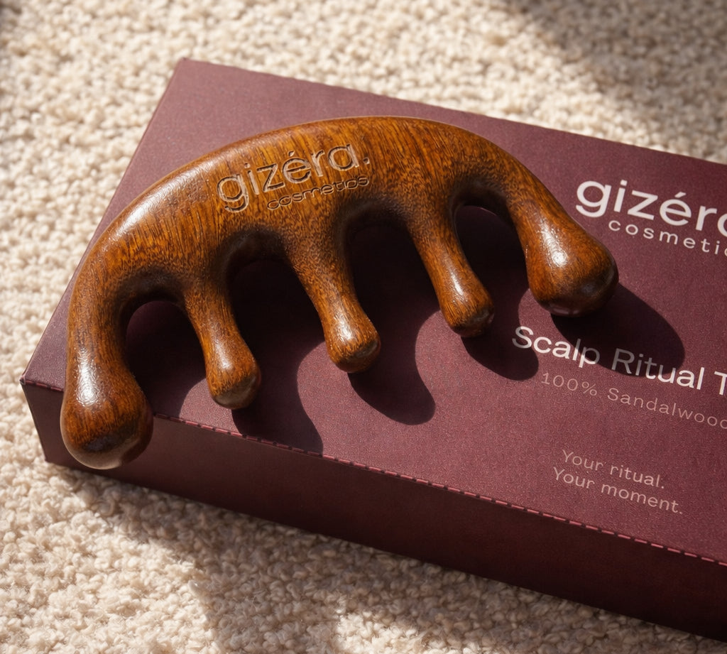 Gizera Cosmetics Scalp Ritual Tool aus Sandelholz